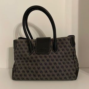 Vintage Black and grey Dooney and Bourke hand bag with magnetic closure